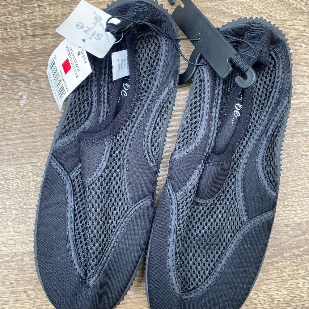 NWT WATER SHOES Black Athletic Mesh Slip-On Shoes for Water Activities